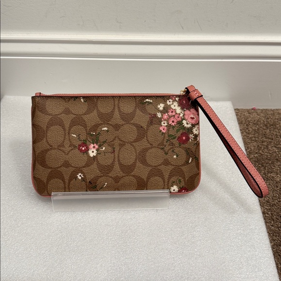 Coach Corner Zip Wristlet In Signature Canvas With Floral Print - Picture 2 of 6